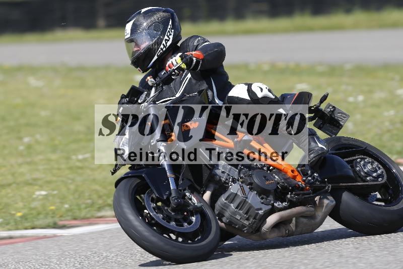 /Archiv-2025/09 22.04.2025 Cornu Master School ADR/gruen-vert/3